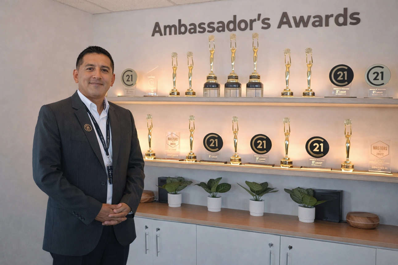 asesor inmobiliario Miguel Poma Century 21